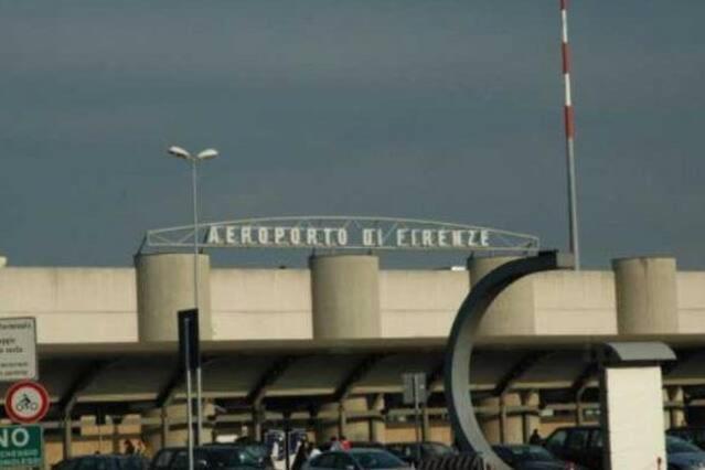 Florence Fevira Airport Exteriör bild